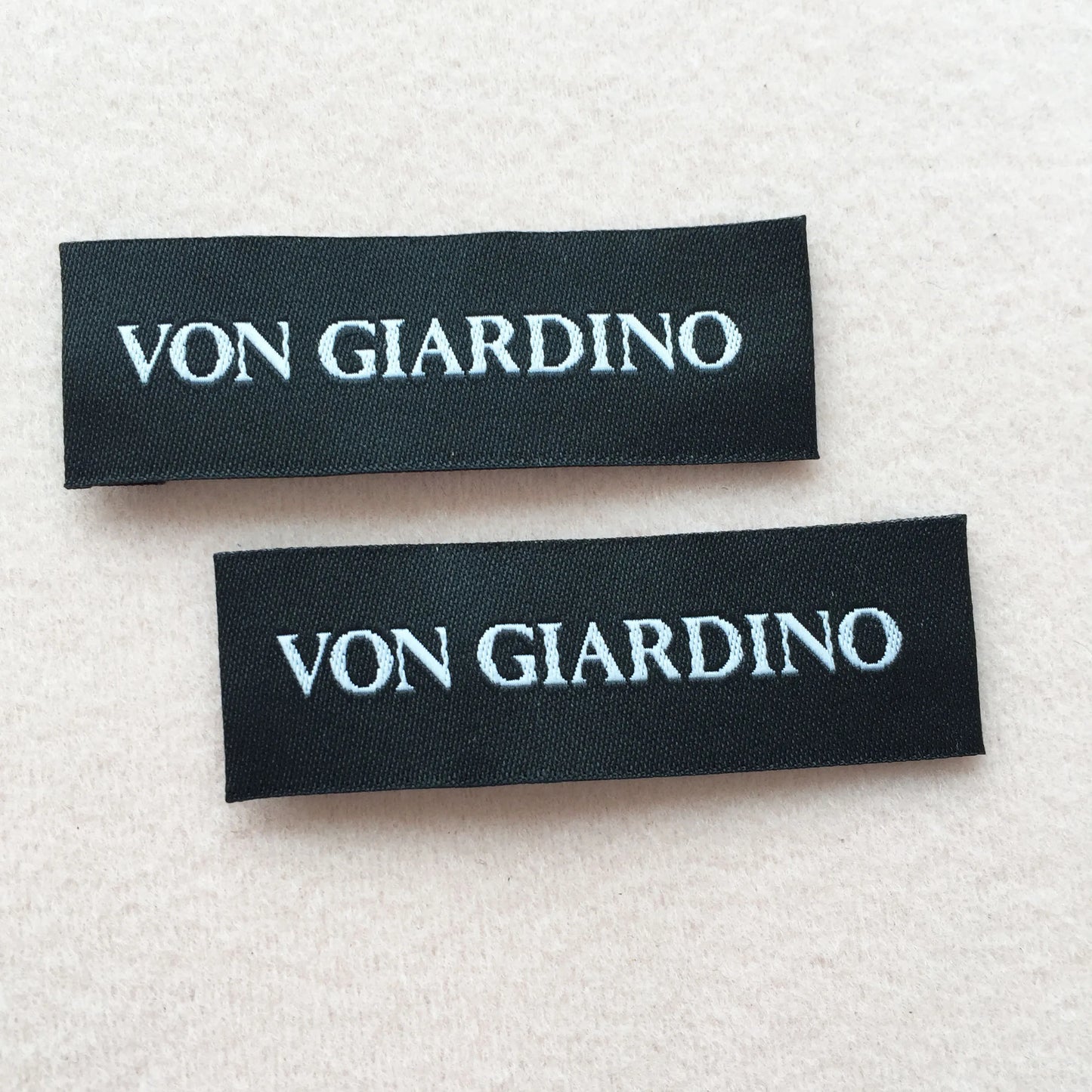 1000pcs/lot Custom Brand Name Clothing Woven Label Garment Fabric Label with Logo 2x5cm End Fold/Center Fold Hight Quality