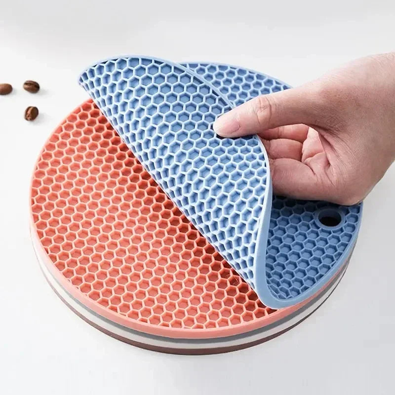 Stylish and Practical Honeycomb Shaped Mats Heat Resistant Silicone Trivet Protect Your Countertops with this Stylish Placemat